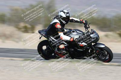 media/Dec-01-2025-Moto Forza (Mon) [[2daa91e15f]]/3-Beginner Group/Session 2 (Turn 7 Inside Pans)/